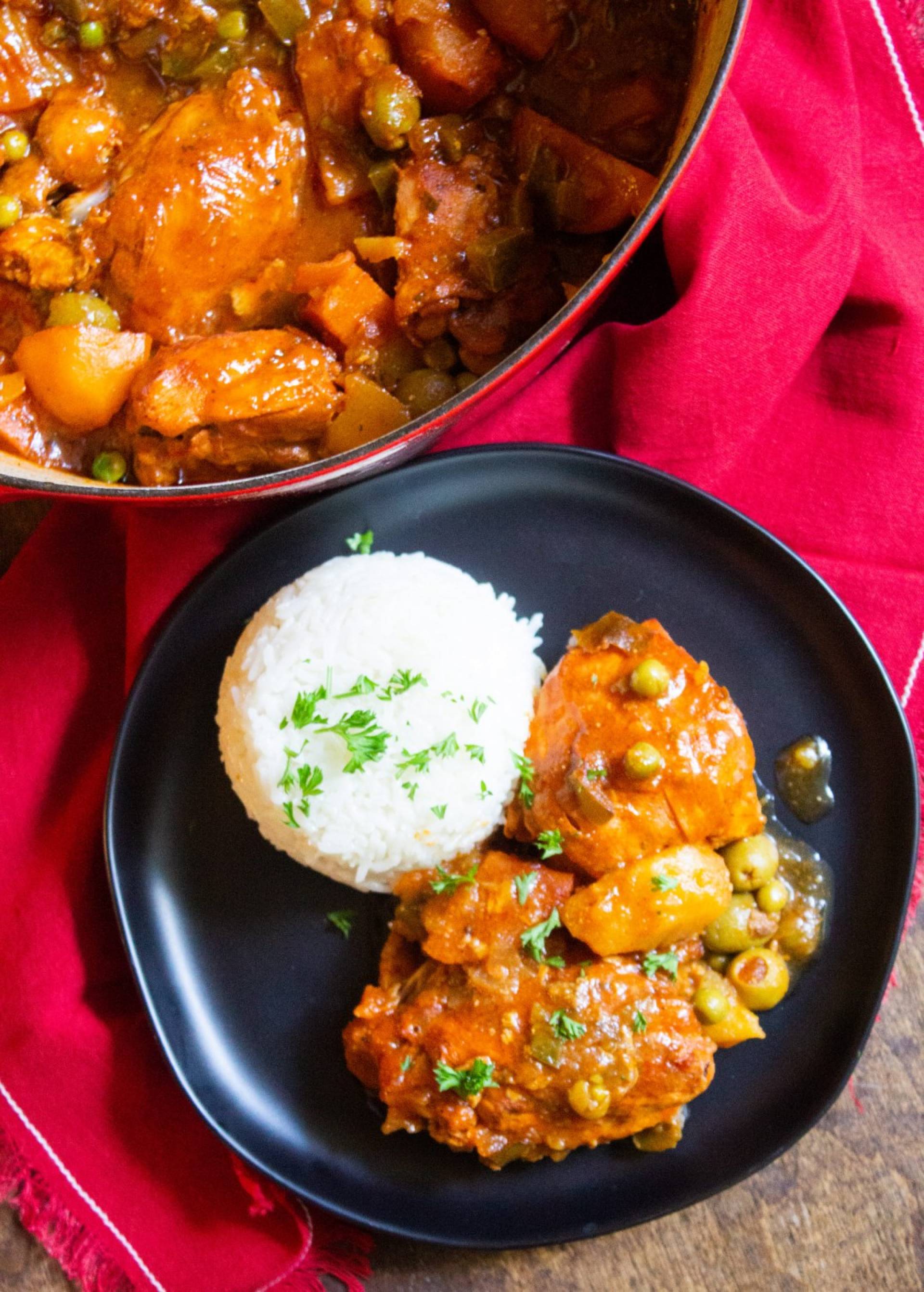 F.  Fricasé de pollo servido con arroz