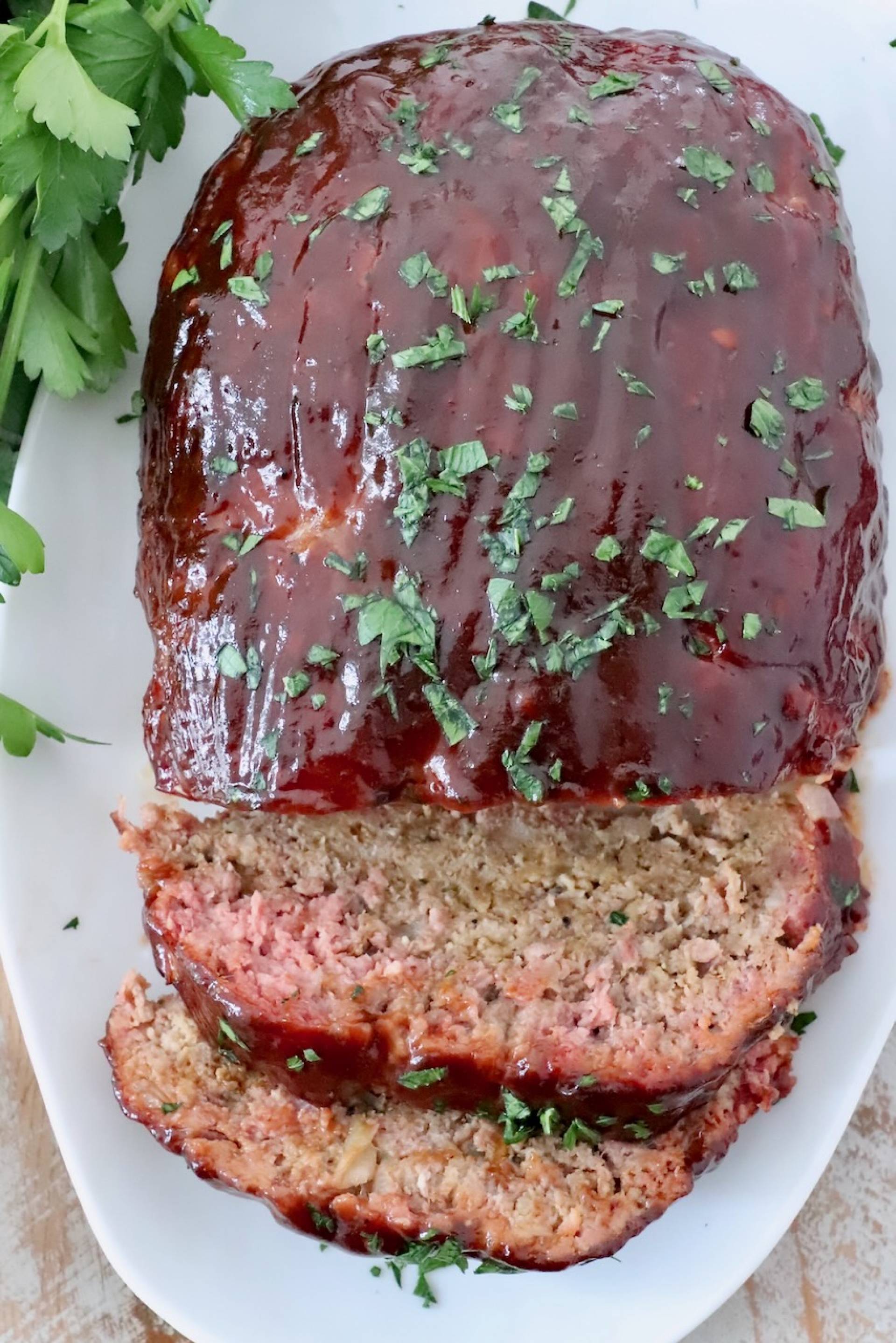 B. Meatloaf de pavo en salsa BBQ acompañado de majado de batatas