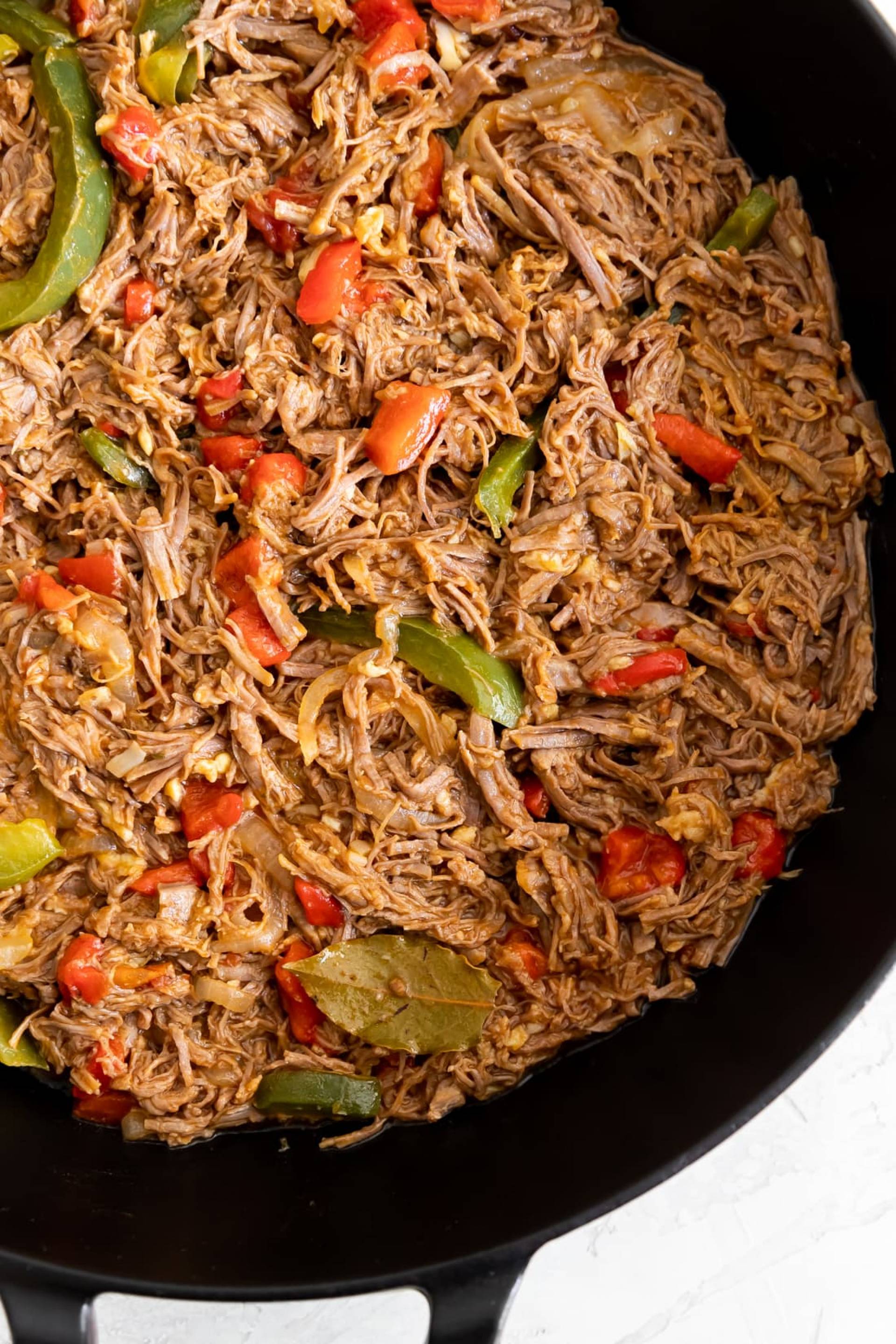 B.  Ropa vieja con majado de yuca